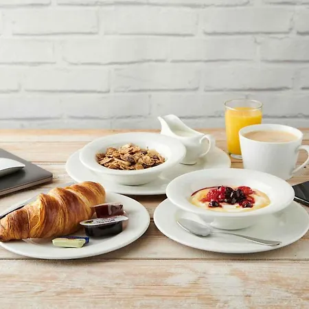 Penny Hedge, By Marston's 4*