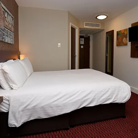 Penny Hedge, By Marston's Otel 4*