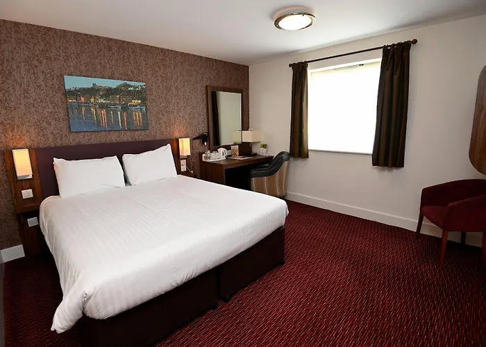 Penny Hedge, By Marston's 4*