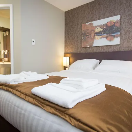 Penny Hedge, By Marston's